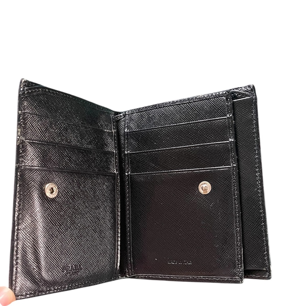 Authentic PRADA Nylon Bifold TESSUTO NERO
Saffiano Leather Black Wallet - Picture 8 of 10